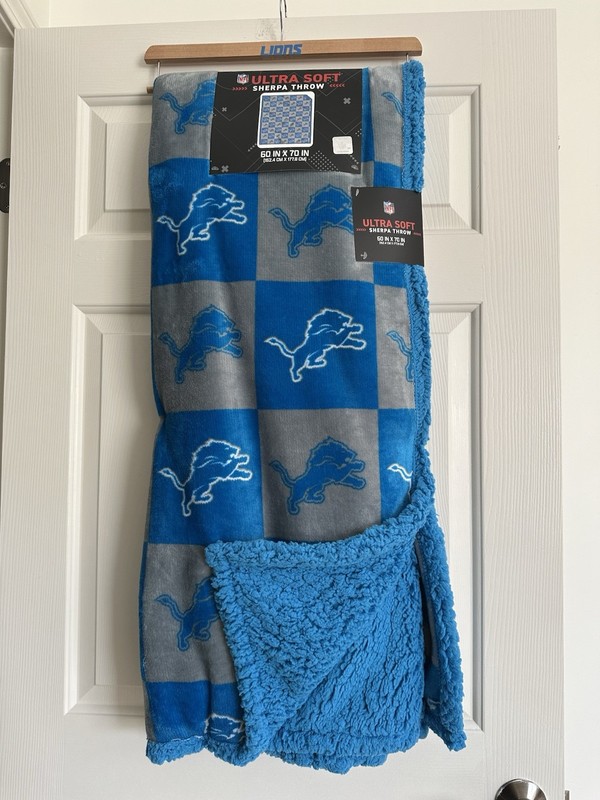 NFL Lions Sherpa Throw 60 x 70 Ultra Soft Plush Blanket
