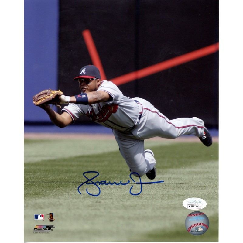 Andruw Jones Autographed Atlanta Braves 8×10 Photo JSA 53547