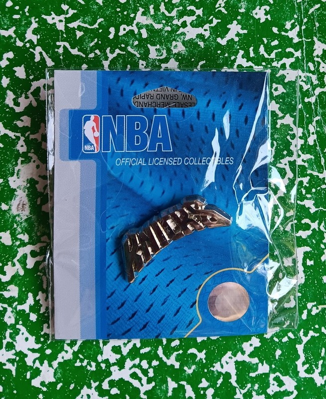 NBA New York Knicks Silver Toned Pin AMINCO NIP Basketball gallery