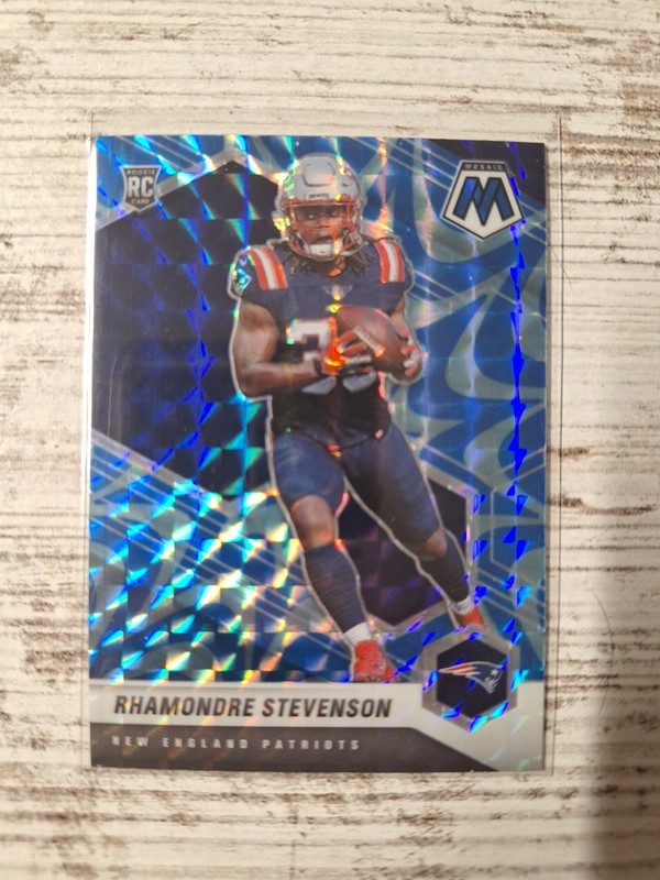 2021 Panini Mosaic – Rookies Rhamondre Stevenson #337 Reactive Blue Prizm (RC)