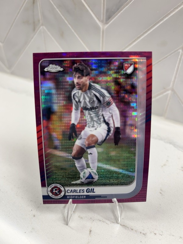 2025 Topps Chrome MLS Carles Gil MAGENTA PULSAR Refractor – Revolution