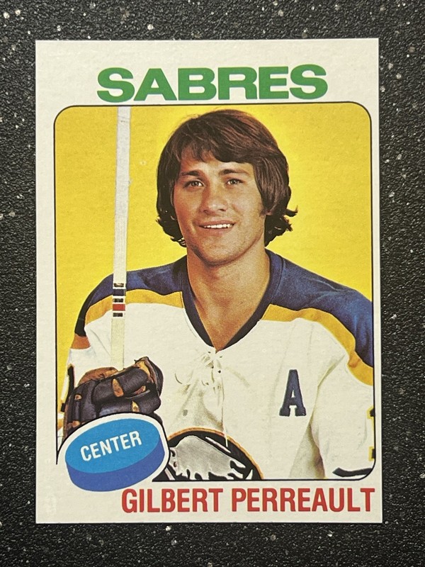 NM-MT+ Razor Sharp Gil Perreault 1975 Topps Hockey Card #10 Buffalo Sabers Clean
