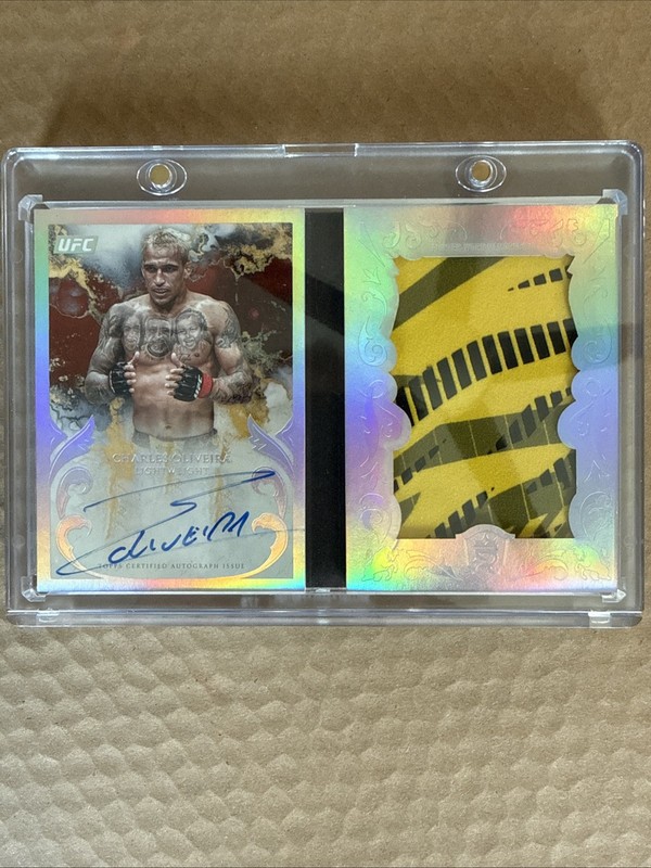 2025 Topps Royalty UFC Charles Oliveira Auto Jumbo Relic Booklet AJR-CO /25