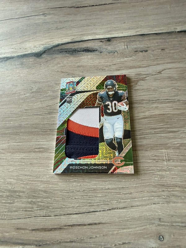 2023 Panini Spectra Football /25 Roschon Johnson Patch RC Bears