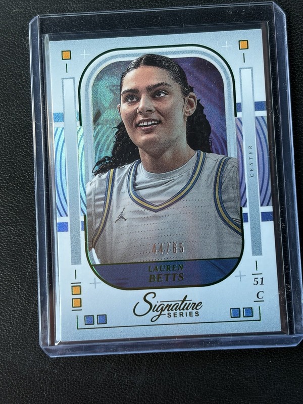 2025/26 Panini Signature Series LAUREN BETTS # /65 Green