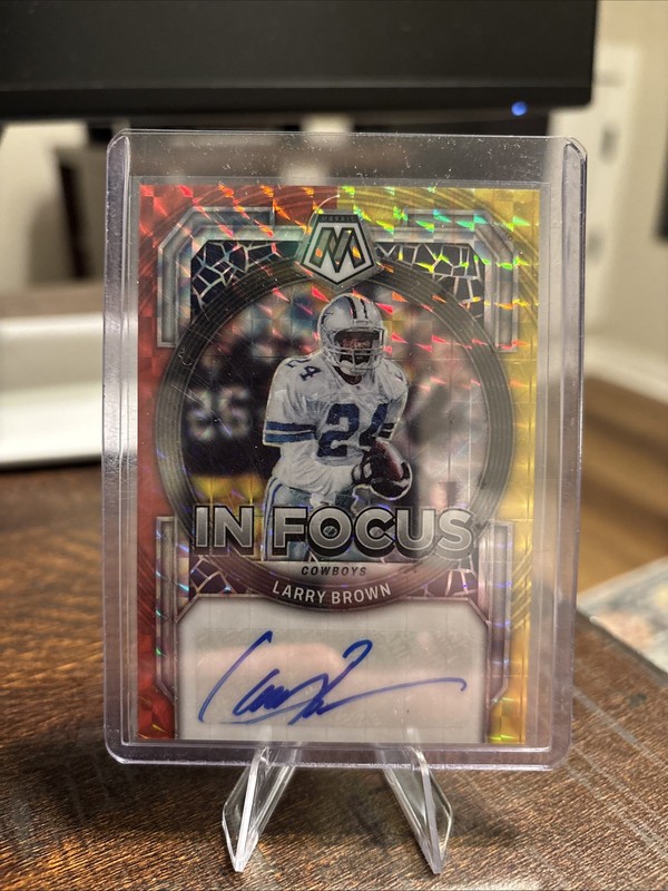 2023 Panini Mosaic – In Focus Signatures Larry Brown #IF-LB Choice Fusion Red &