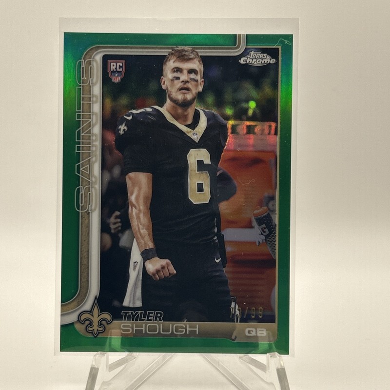 2025 Topps Chrome – Rookies Tyler Shough #398 Green Refractor Variation /99 (RC)