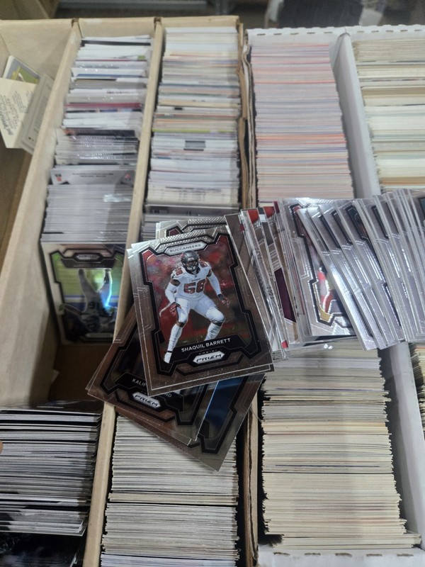 ULTIMATE Mix SPORTS CARD TREASURE BOX 4,000-5,000+ CARDS NFL,MLB,NBA Variety LOT gallery