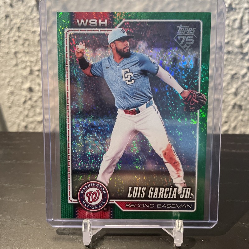 2026 Topps Series 2 #364 Luis Garcia Jr. Green Sand Glitter/99 – Nationals