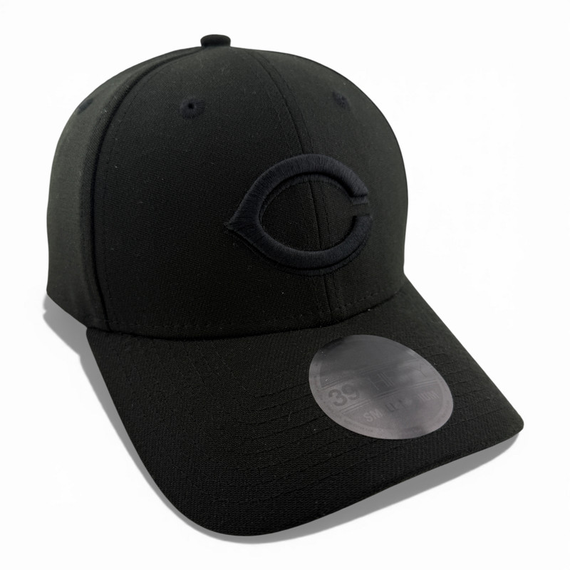 New Era Cincinnati Reds MLB All Blackout Blacked Out 39Thirty Flex Fit Hat Cap