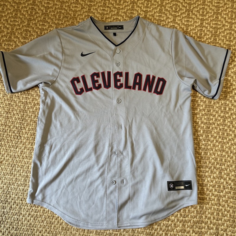 New Cleveland Guardians GRAY Nike Men’s Size L-XXL Baseball Jersey