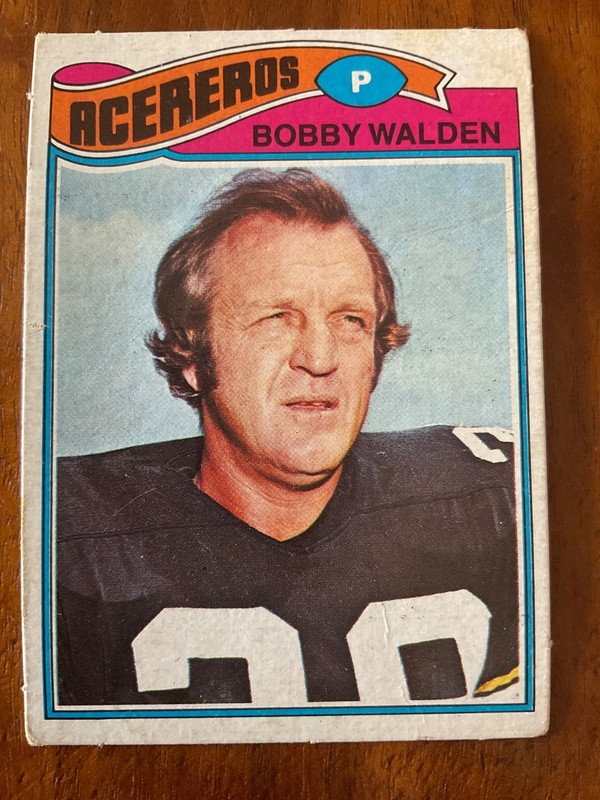 various 1977 Topps Mexican football cards priced under $20 numbers 229-528