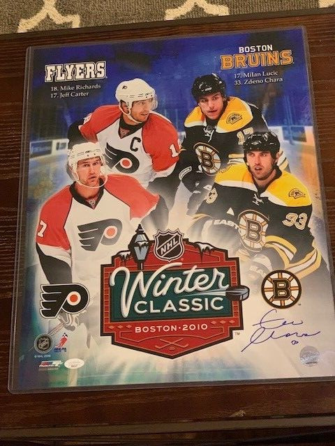 Bruins Zdeno Chara Autographed 16×20 Photo Winter Classic JSA