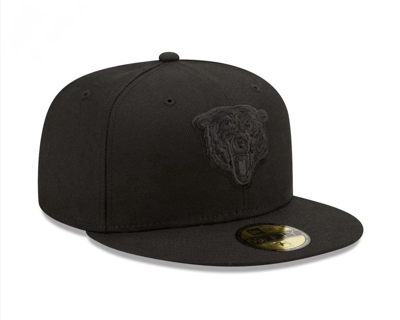Chicago Bears New Era 59FIFTY Black On Black Fitted Hat Size 7 1/8 NFL