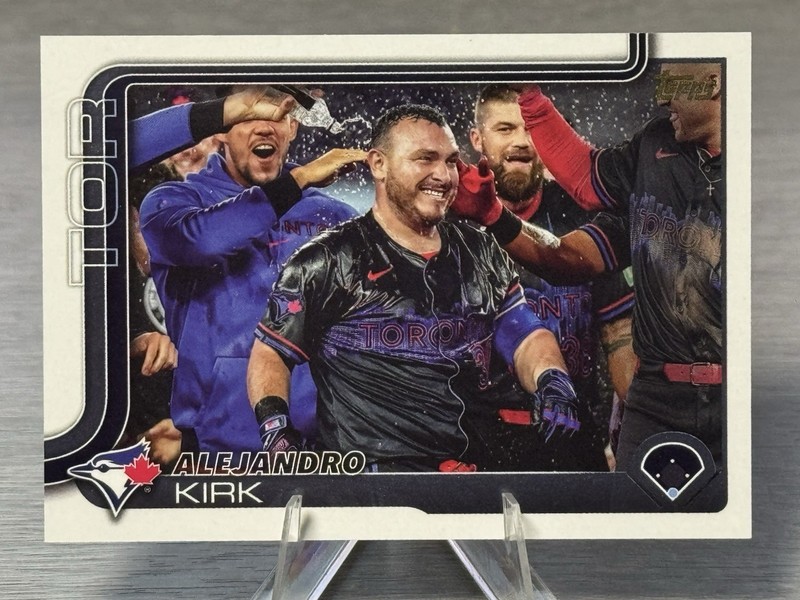 🔥ALEJANDRO KIRK 2025 Topps Series 2 Golden Mirror Image Variation SSP #JAYS!🔥