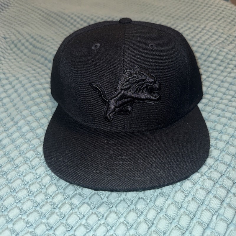 Detroit Lions Reebok RBK NFL Black On Black Fitted Cap Hat 7 3/4 NEW NWT