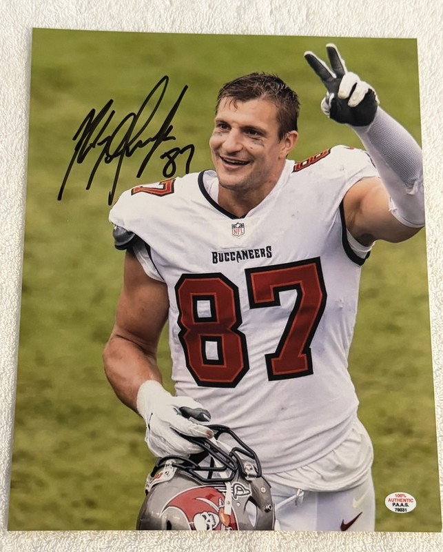 Rob Gronkowski Signed Tampa Bay Buccaneers 8×10 Photo COA