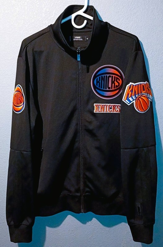 NWOT! Pro Standard New York Knicks Black Jacket w/Patches Men’s XL SHIPS FAST!