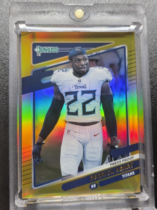 DERRICK HENRY Rare REFRACTOR SP Ravens GOLD HOLO Non Auto Panini Investment Card