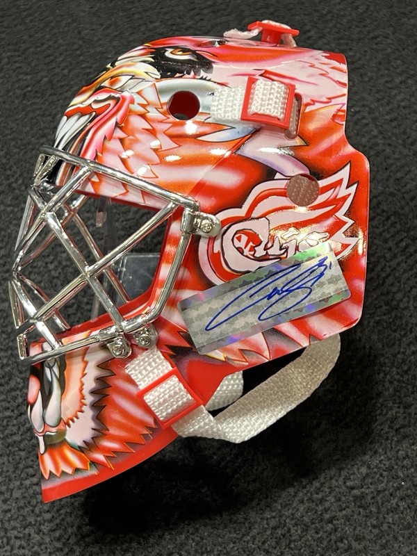 2002-03 UD Mask Collection Detroit Red Wings Mini Mask Autograph Curtis Joseph gallery