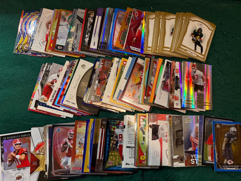 Huge Lot Serial Numbered Kansas City Chiefs Football Cards: 200-Count Box1 Full!