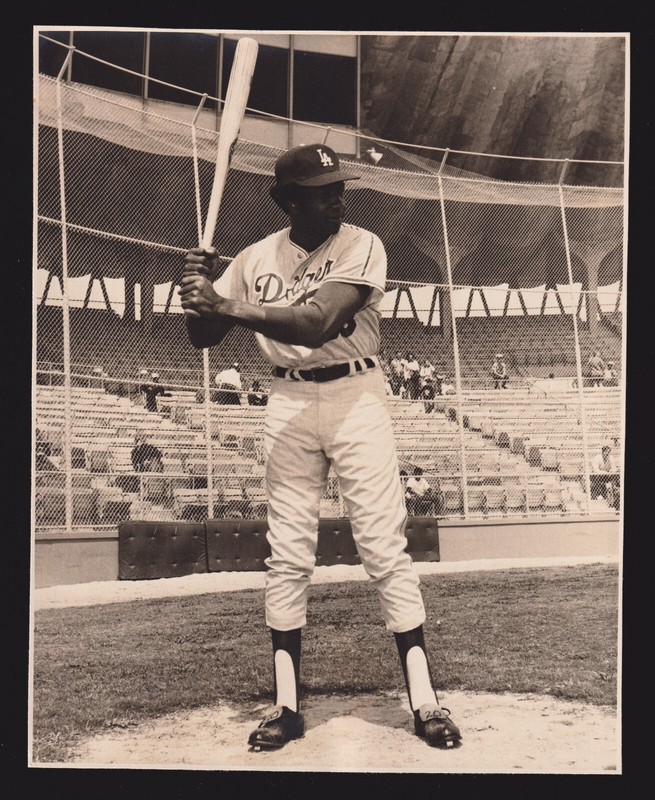1972 Frank Robinson DODGERS UNSIGNED 7-3/4 x 9-5/8 Type 1 SNAPSHOT PHOTO #45