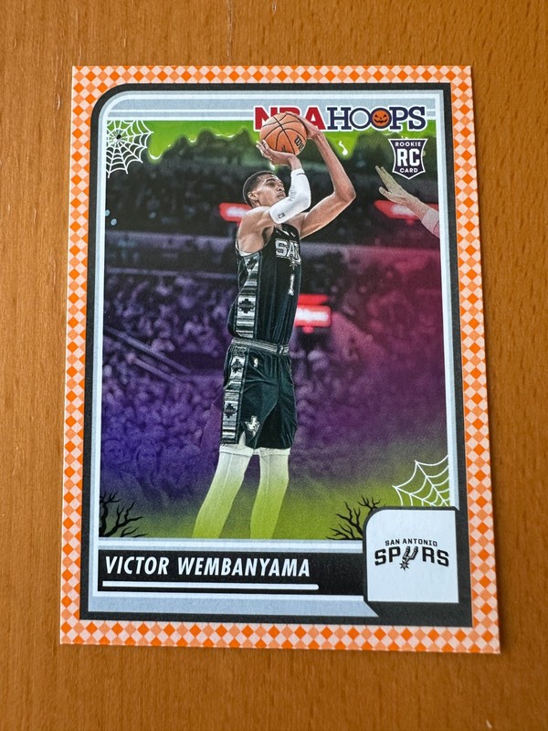 2023-24 NBA Haunted Hoops #108 Victor Wembanyama Rookie Orange Spurs NM-MINT