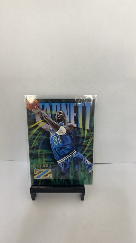 1996-97 Skybox Z Force – Kevin Garnett #52 Z-Cling