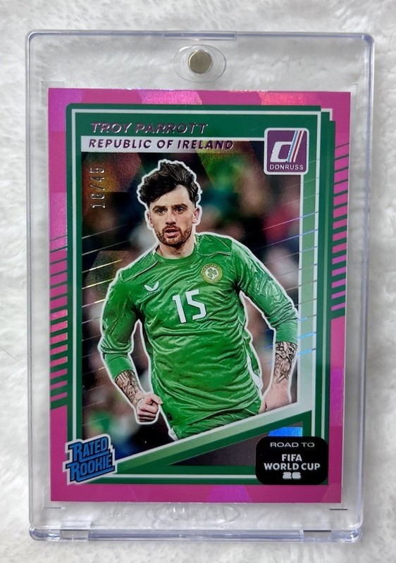 Troy Parrott Pink Cubic /45 RC – 2025-26 Donruss Road to World Cup #231 Ireland