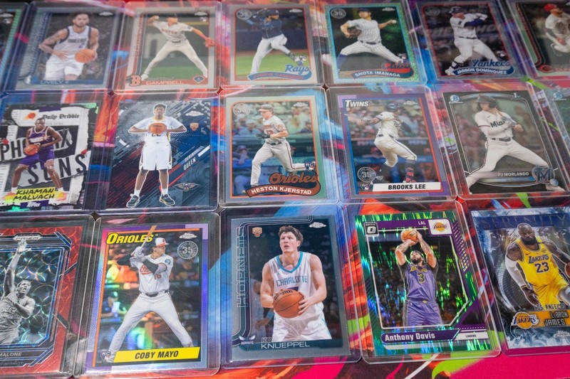 Misc Sport Card Lot ( Baseball and Basketball) ( 29 card lot) gallery