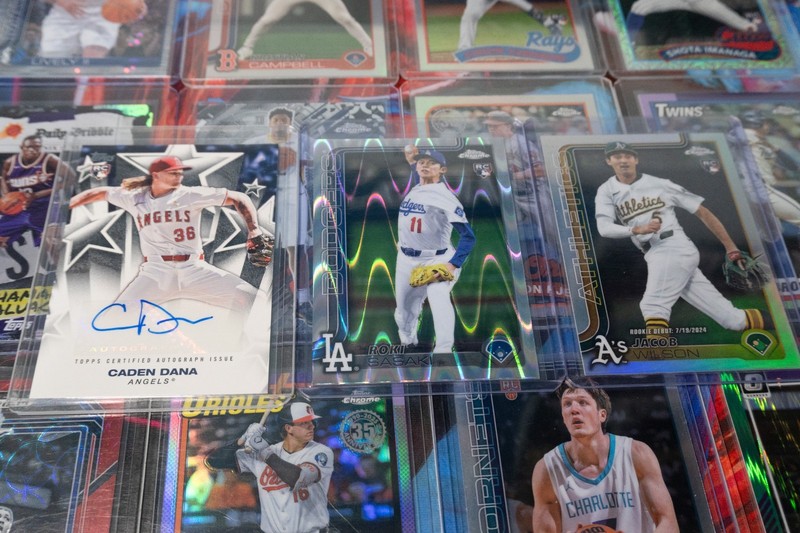 Misc Sport Card Lot ( Baseball and Basketball) ( 29 card lot)