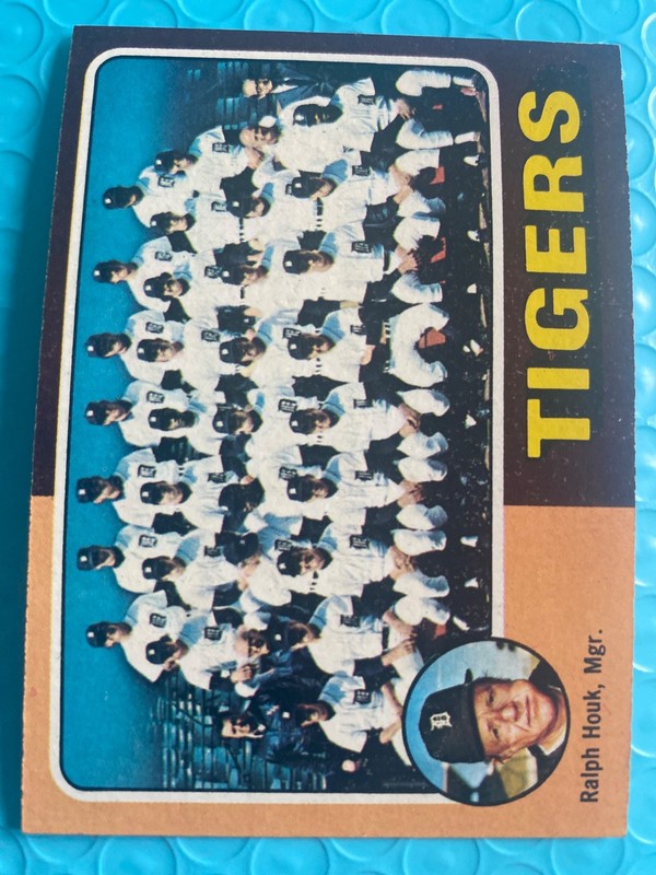 1975 Topps Baseball set break #18 Tigers Team NM/MT