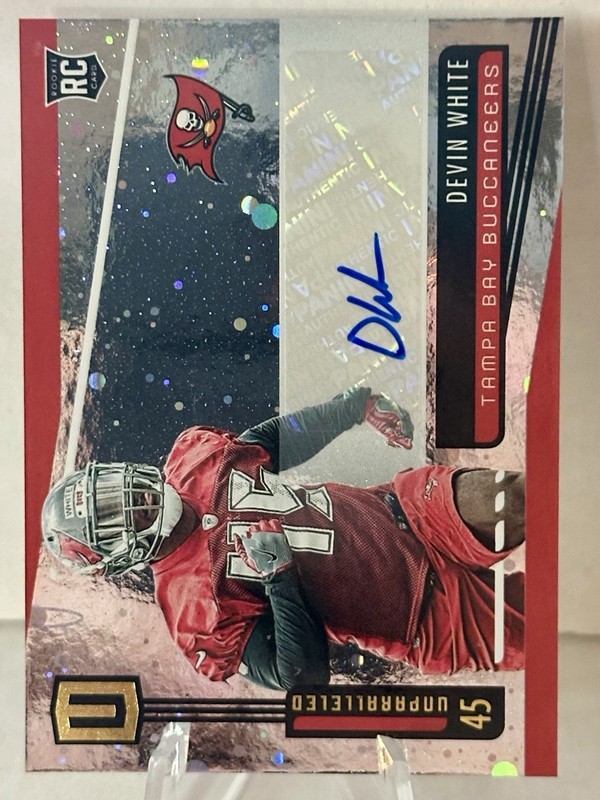 2019 Unparalleled Football Devin White Auto RC Cosmos Tampa Bay Buccaneers