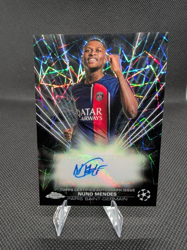 2023-24 Topps Chrome UEFA Club Competitions – Black Lazer Autographs Nuno Mendes