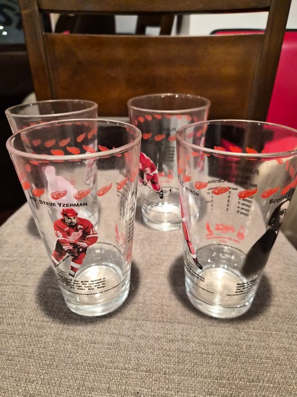 2002 Playoff Heroes Detroit Red Wings Arby’s Collector Glasses Tumbler, Set Of 4