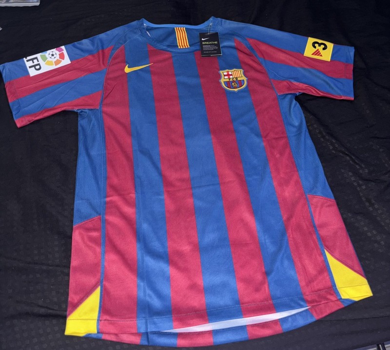 nike 05-06 Retro barcelona jersey Ronaldinho 10 SIze L